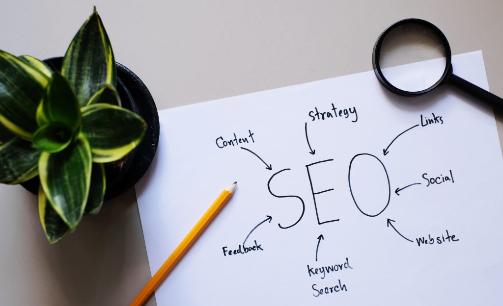 La importancia del SEO en una página web para escritores